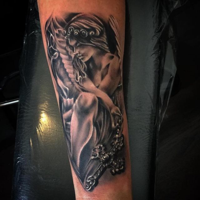 tattoo femenino con un angel 39