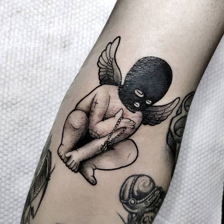 tattoo femenino con un angel 42