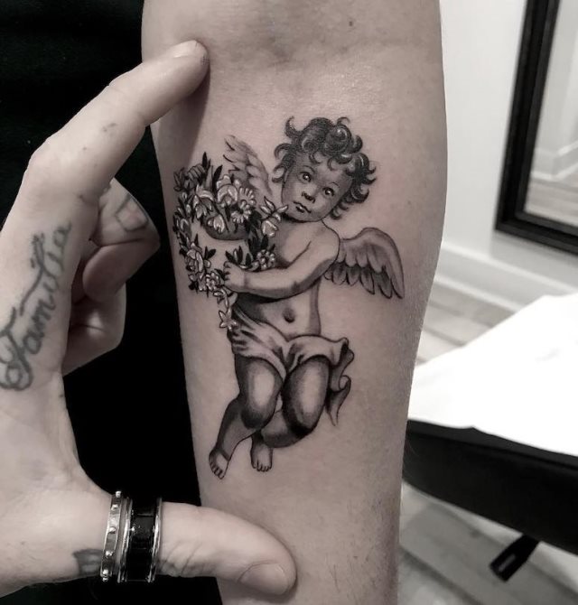 tattoo femenino con un angel 43