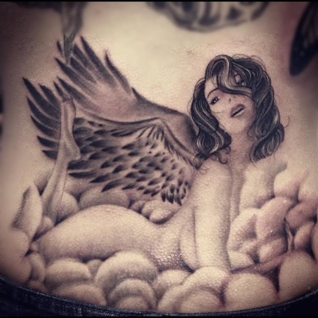 tattoo femenino con un angel 47
