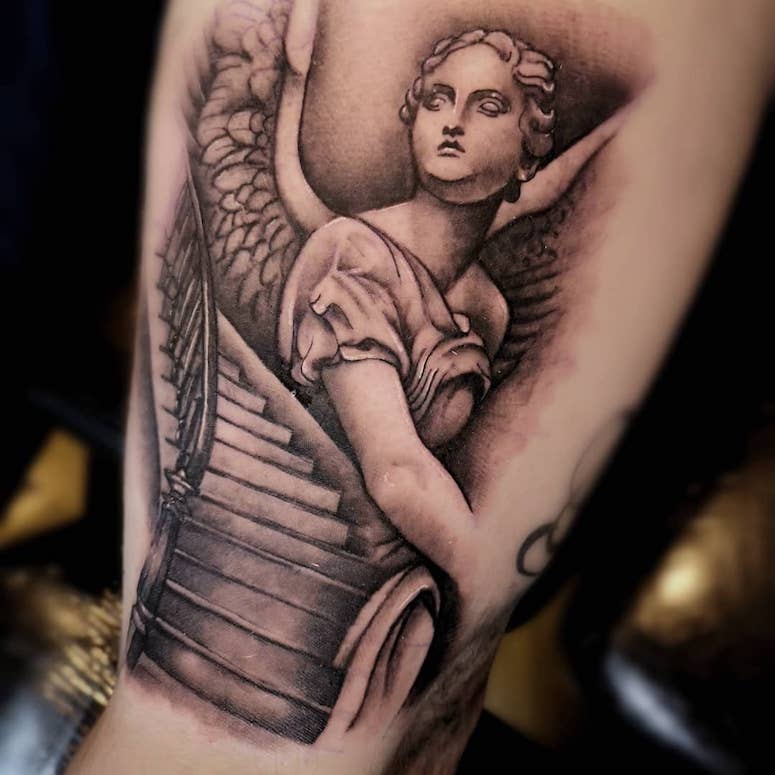 tattoo femenino con un angel 67