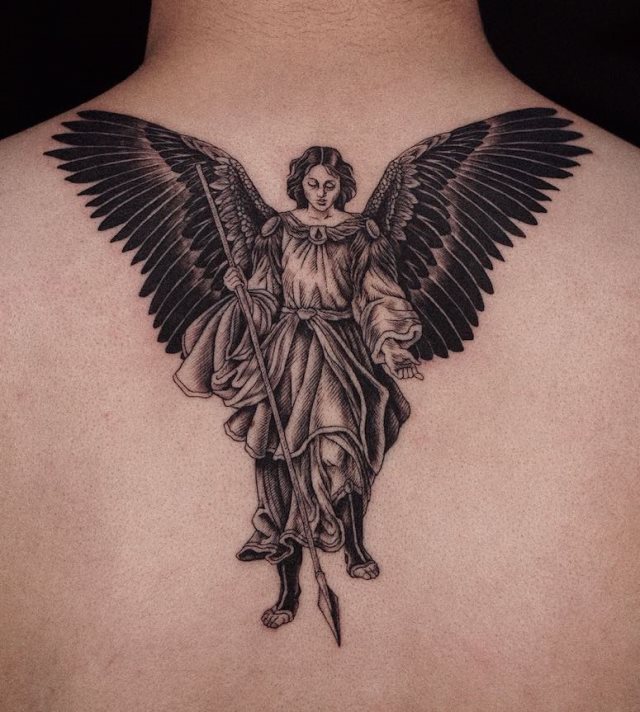 tattoo femenino con un angel 77