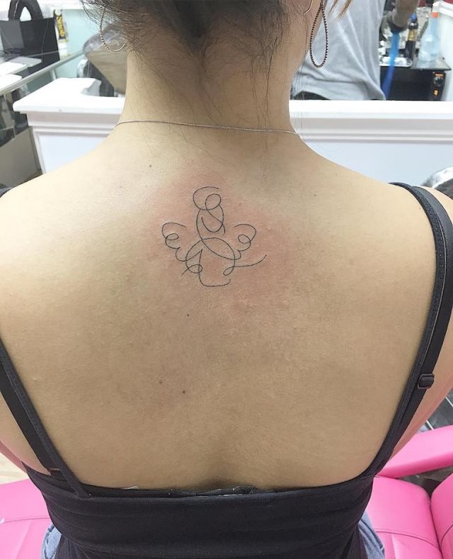 tattoo femenino con un angel 81