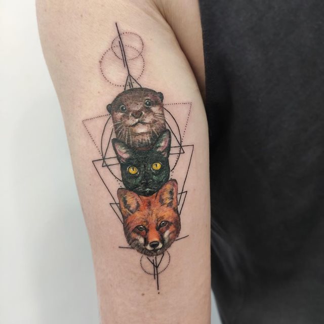 tattoo femenino con un animal 105