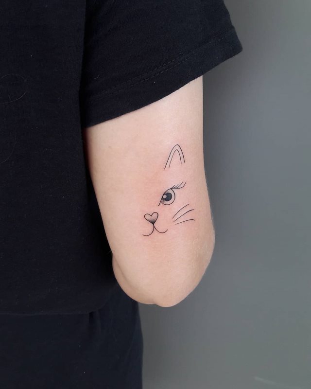 tattoo femenino con un animal 108
