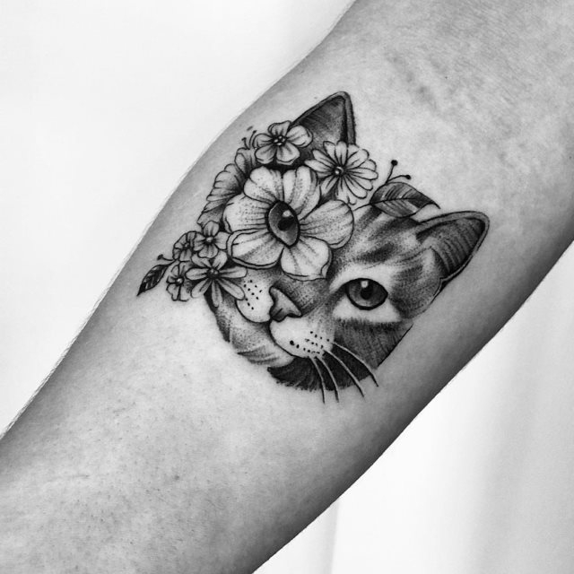 tattoo femenino con un animal 14