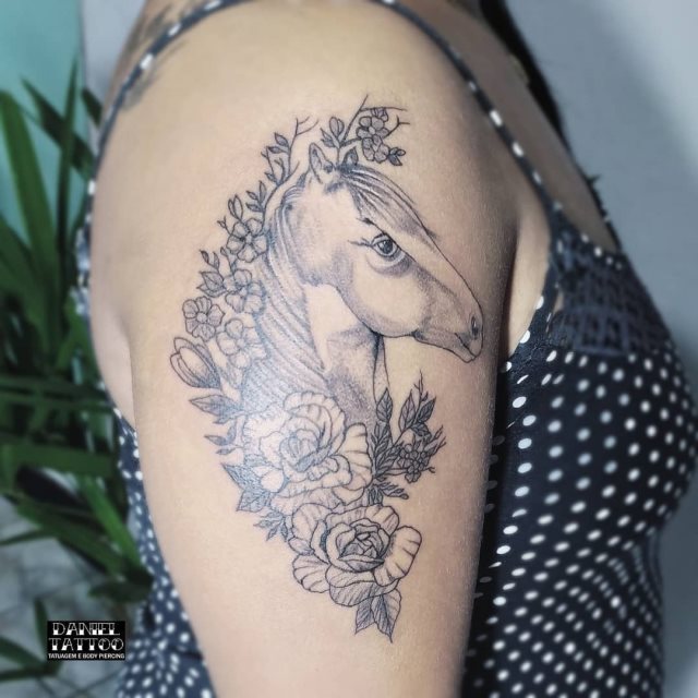 tattoo femenino con un animal 20
