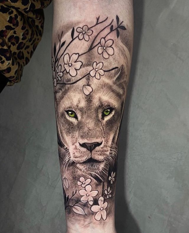 tattoo femenino con un animal 22