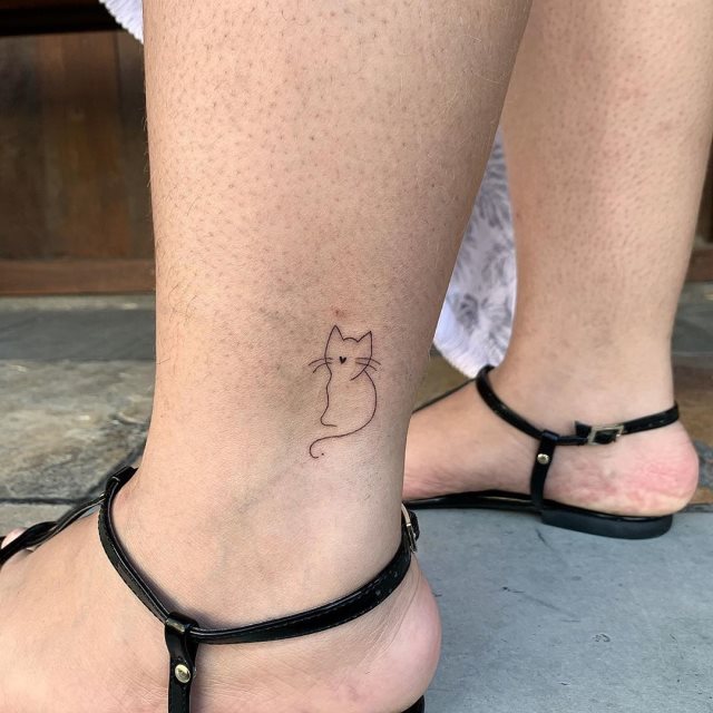 tattoo femenino con un animal 23