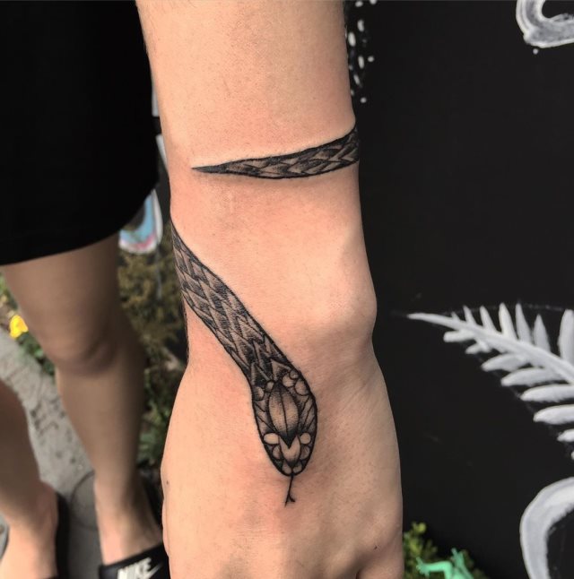 tattoo femenino con un animal 30