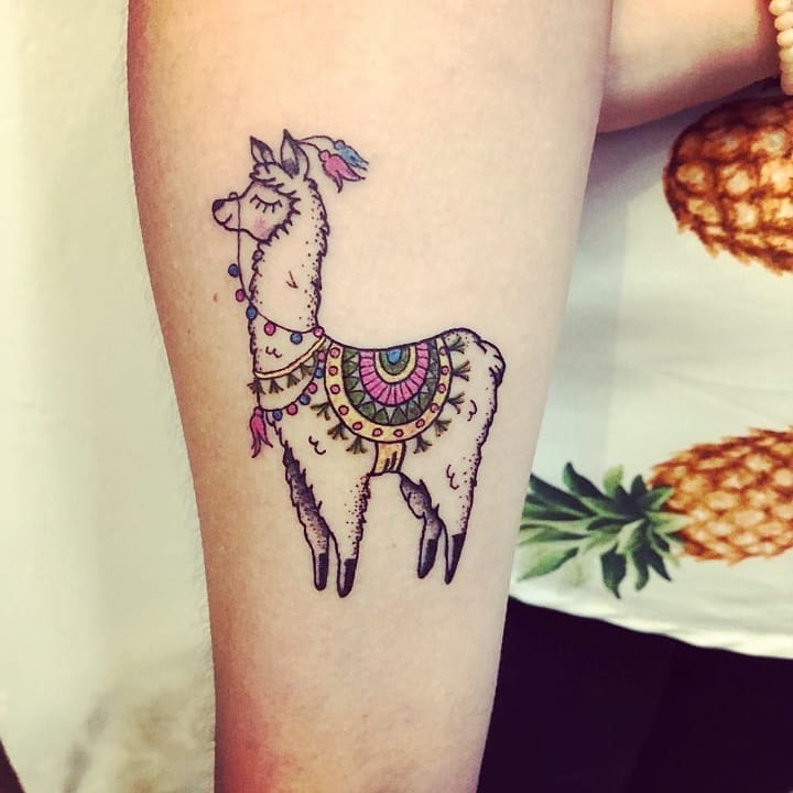 tattoo femenino con un animal 40