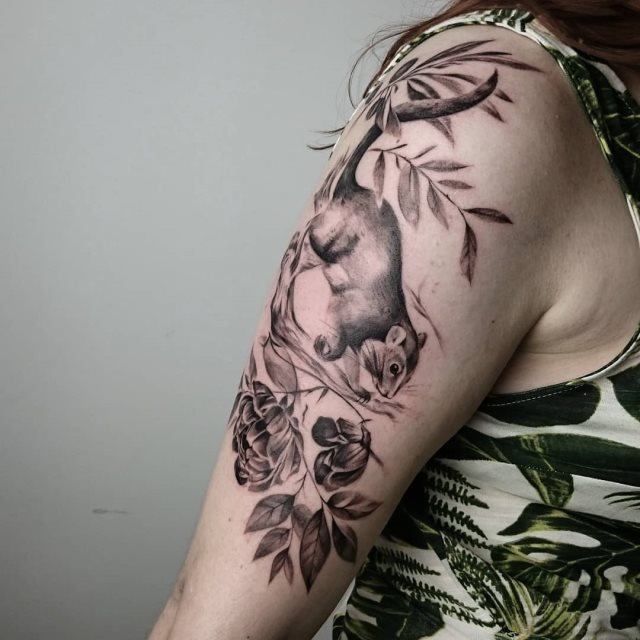 tattoo femenino con un animal 50