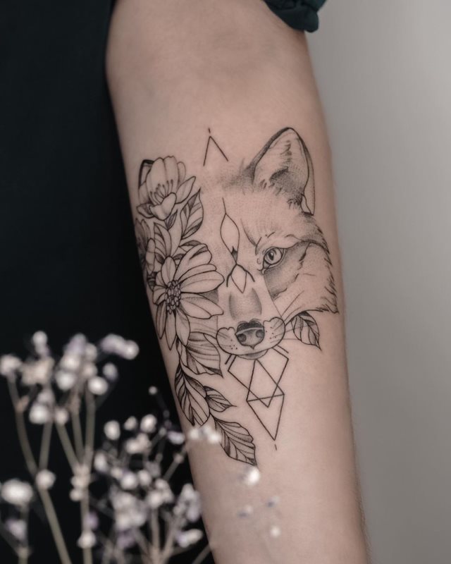 tattoo femenino con un animal 51
