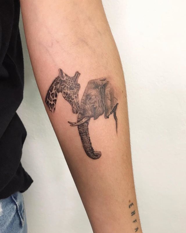 tattoo femenino con un animal 54