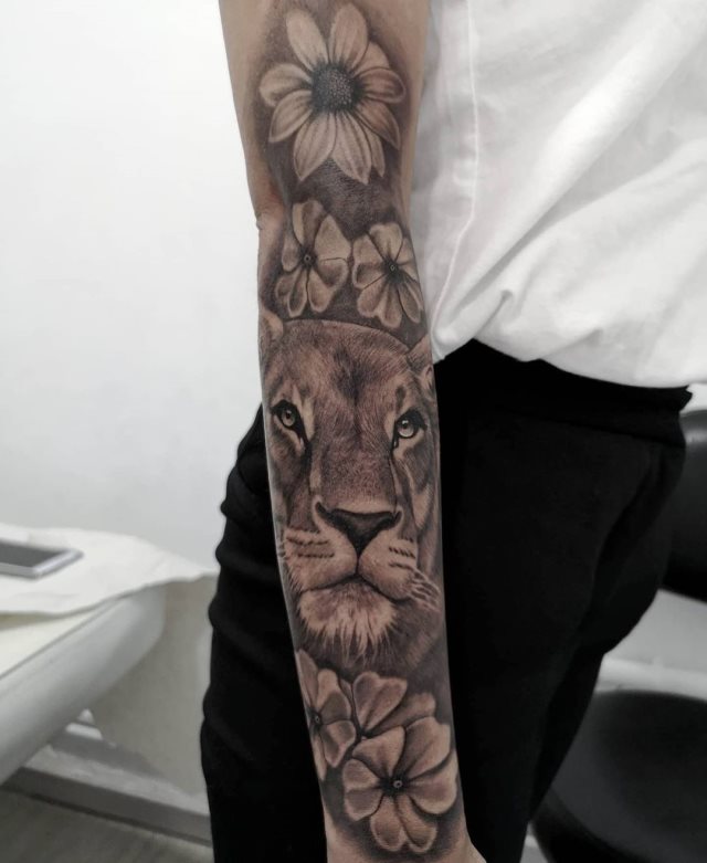 tattoo femenino con un animal 65