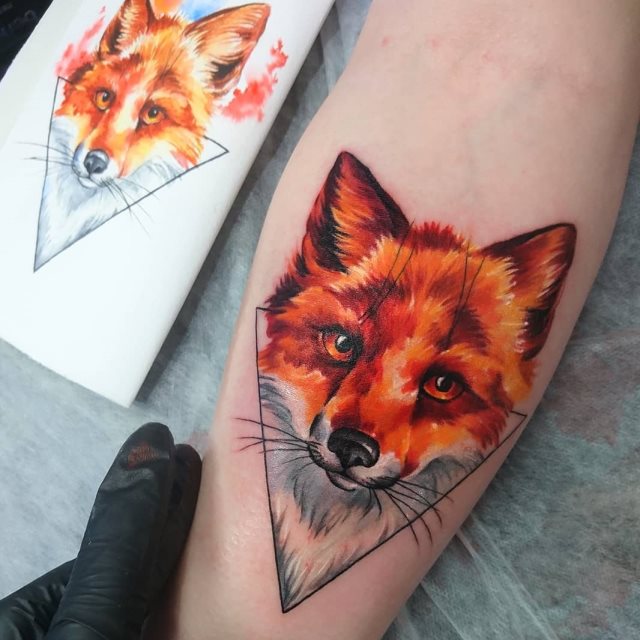 tattoo femenino con un animal 69