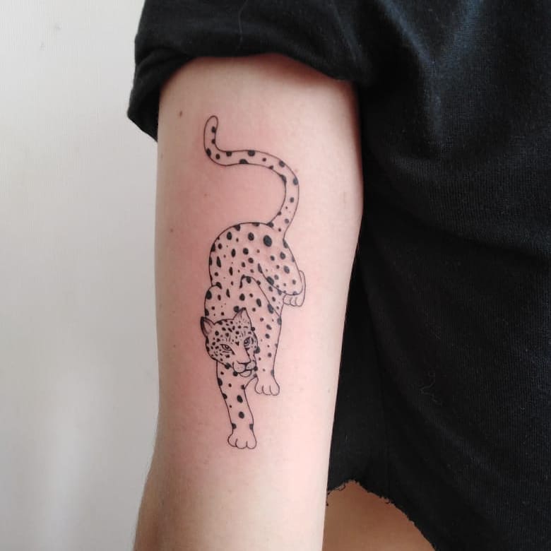 tattoo femenino con un animal 70