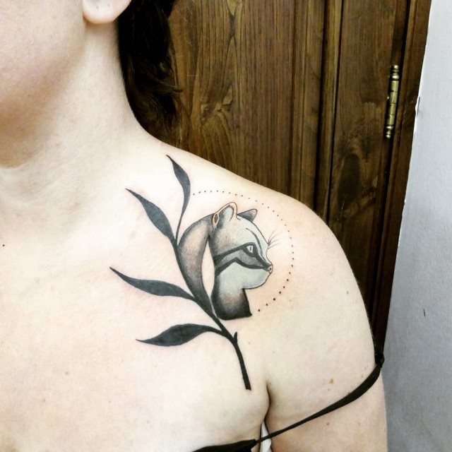 tattoo femenino con un animal 71