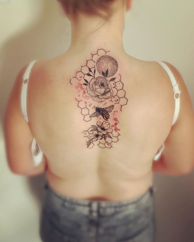 tattoo femenino con un animal 77