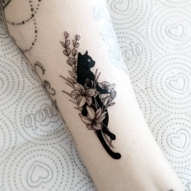 tattoo femenino con un animal 78