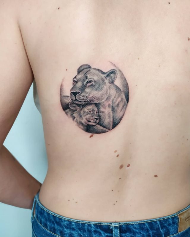 tattoo femenino con un animal 84