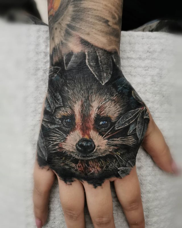 tattoo femenino con un animal 85
