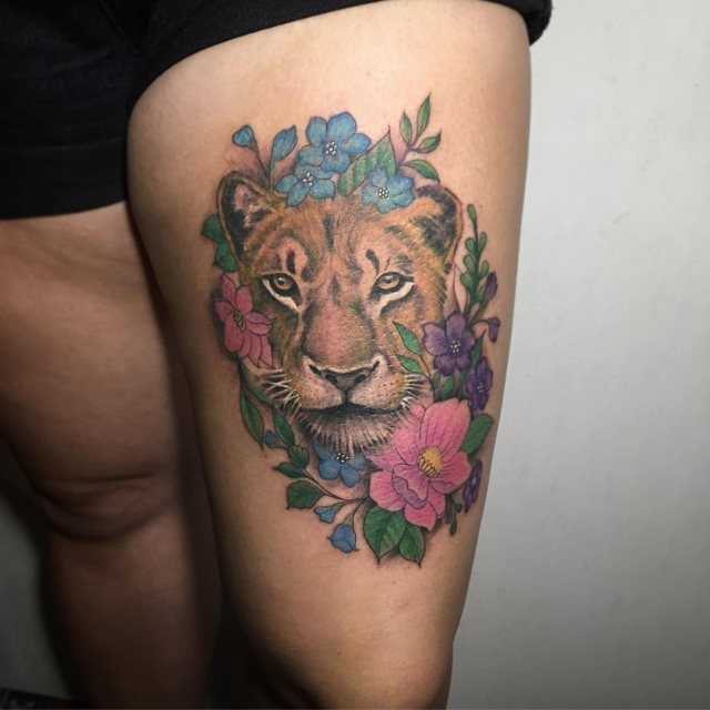 tattoo femenino con un animal 93