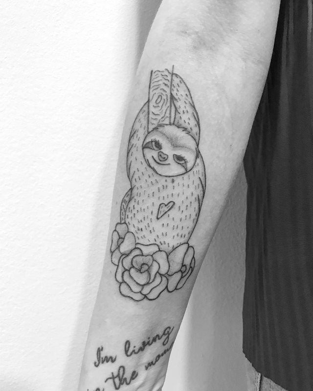 tattoo femenino con un animal 97