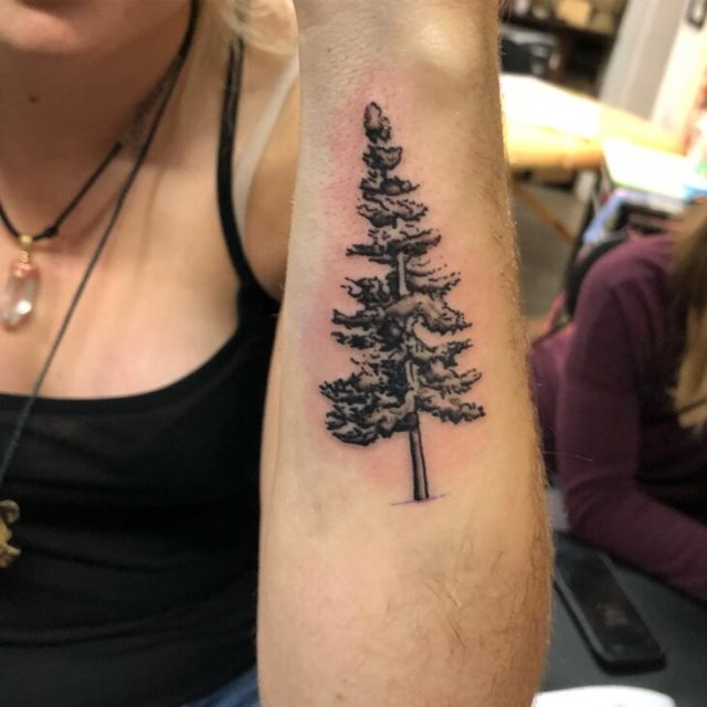 tattoo femenino con un arbol 12