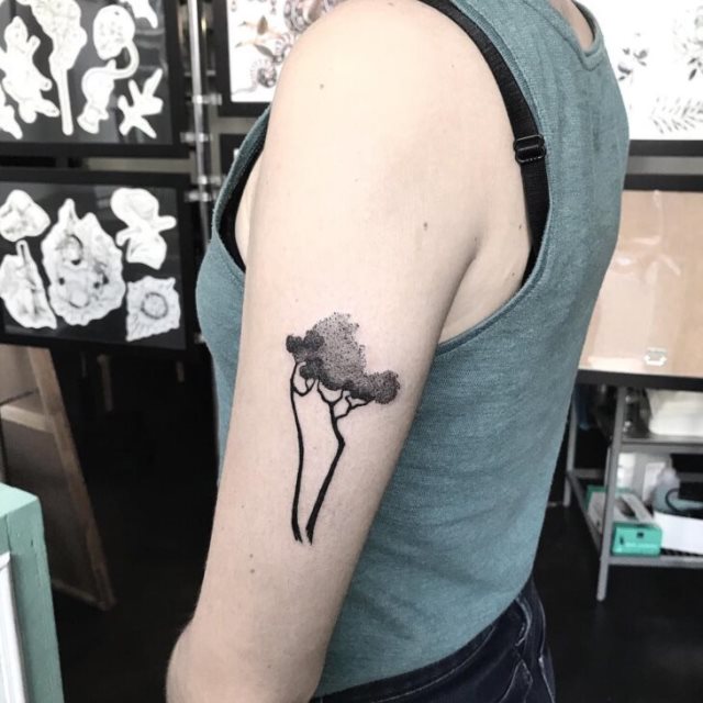 tattoo femenino con un arbol 13