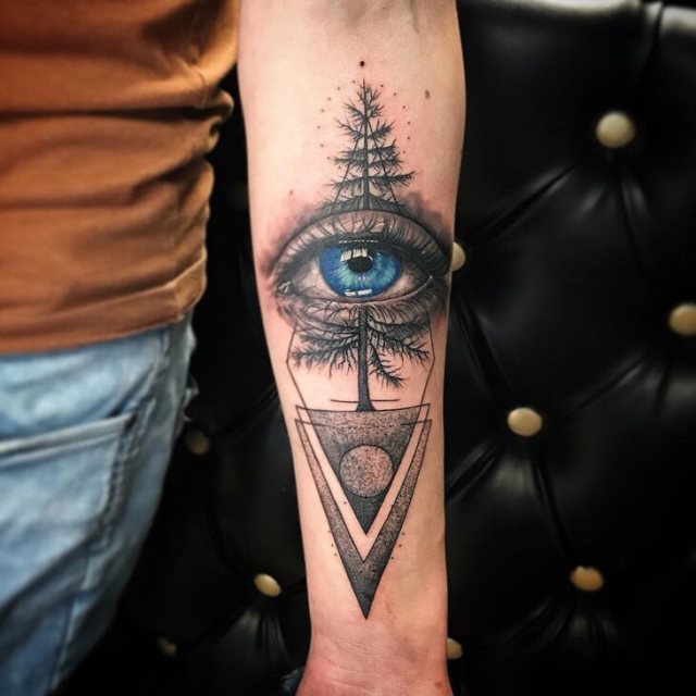 tattoo femenino con un arbol 14