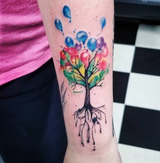 tattoo femenino con un arbol 15