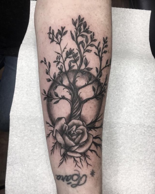 tattoo femenino con un arbol 19