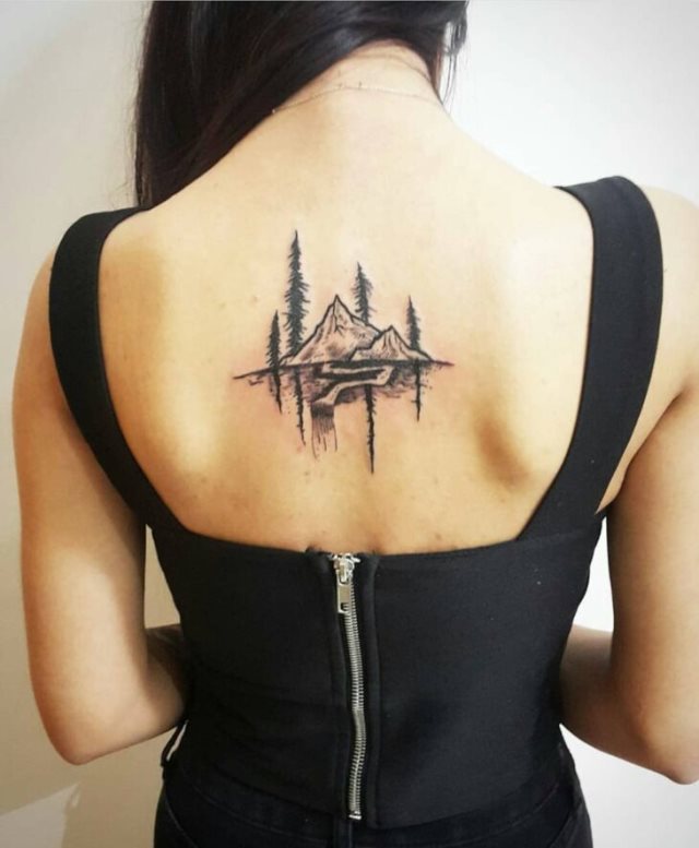 tattoo femenino con un arbol 26