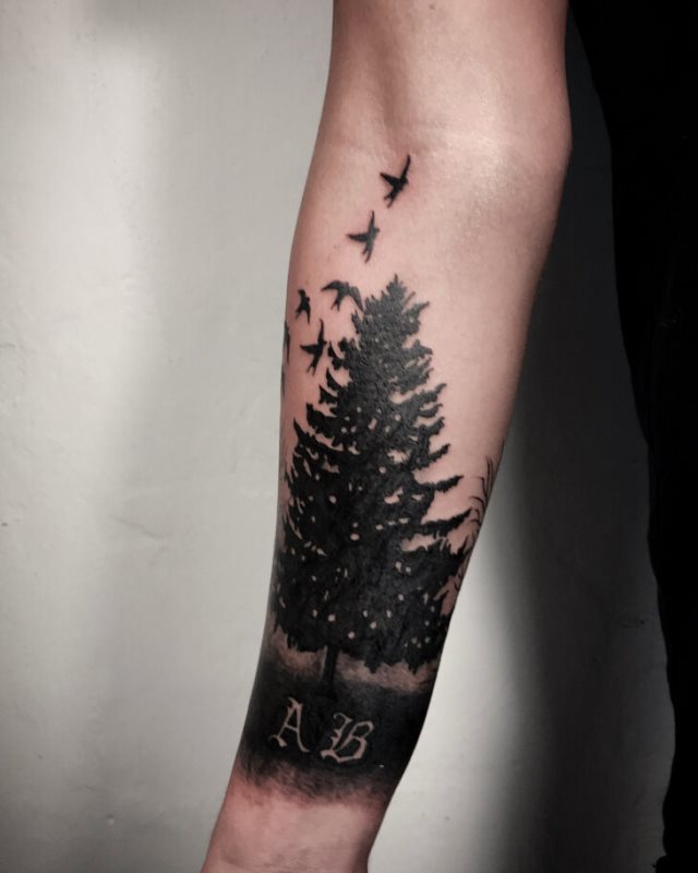tattoo femenino con un arbol 43
