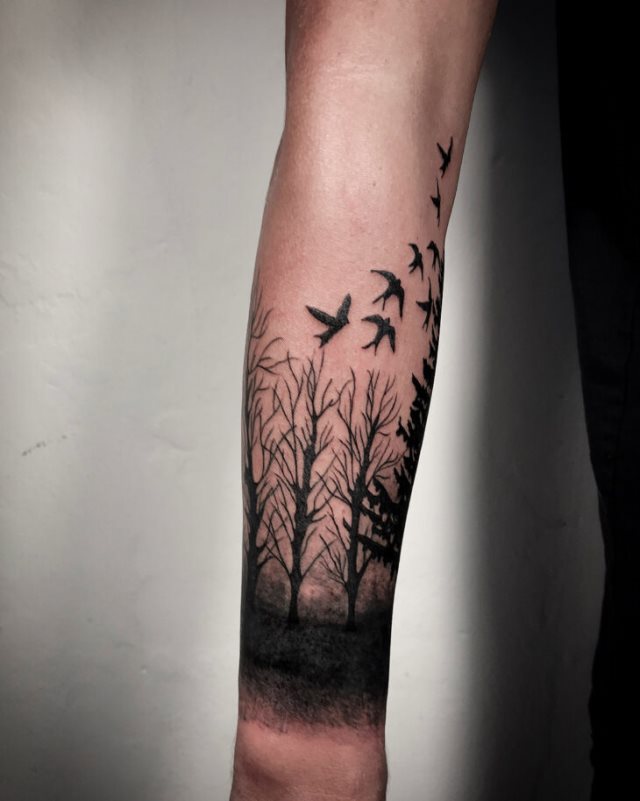 tattoo femenino con un arbol 44