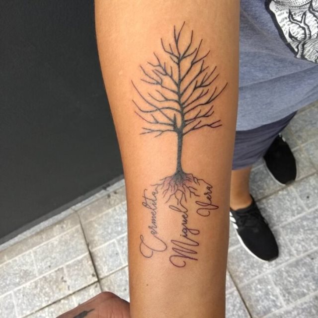 tattoo femenino con un arbol 51