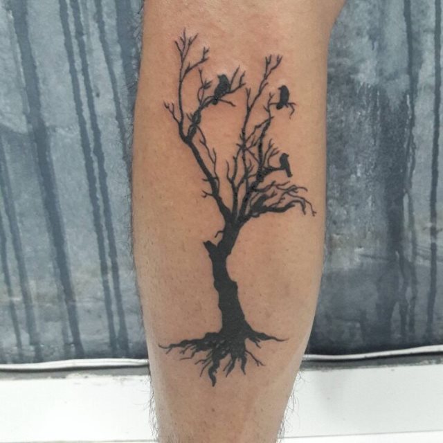 tattoo femenino con un arbol 54
