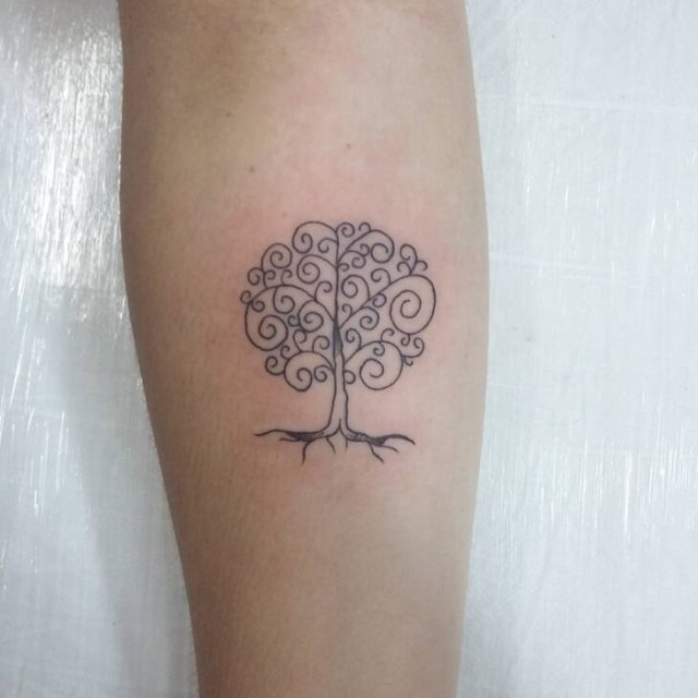 tattoo femenino con un arbol 58