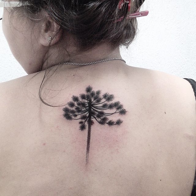 tattoo femenino con un arbol 61