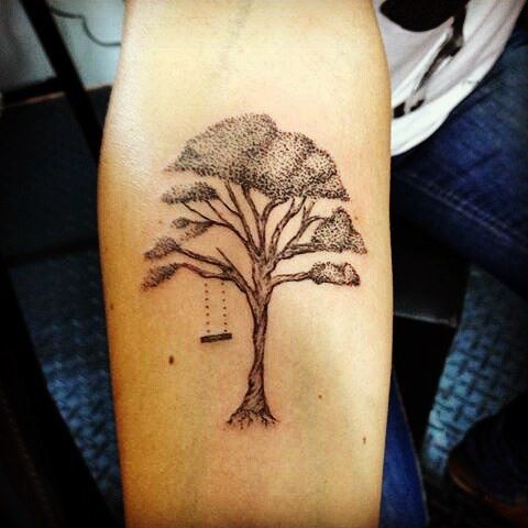 tattoo femenino con un arbol 62