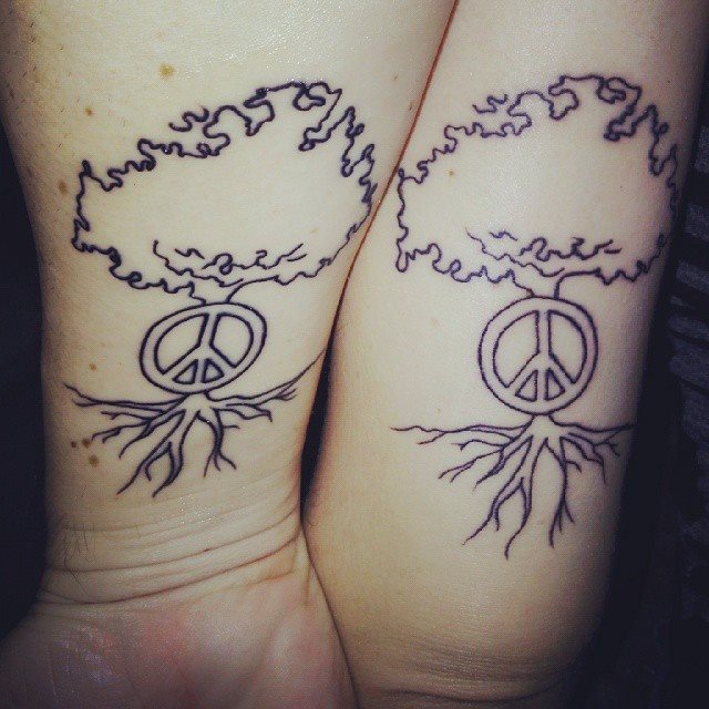 tattoo femenino con un arbol 64