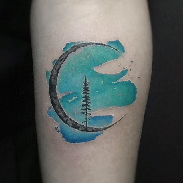 tattoo femenino con un arbol 69