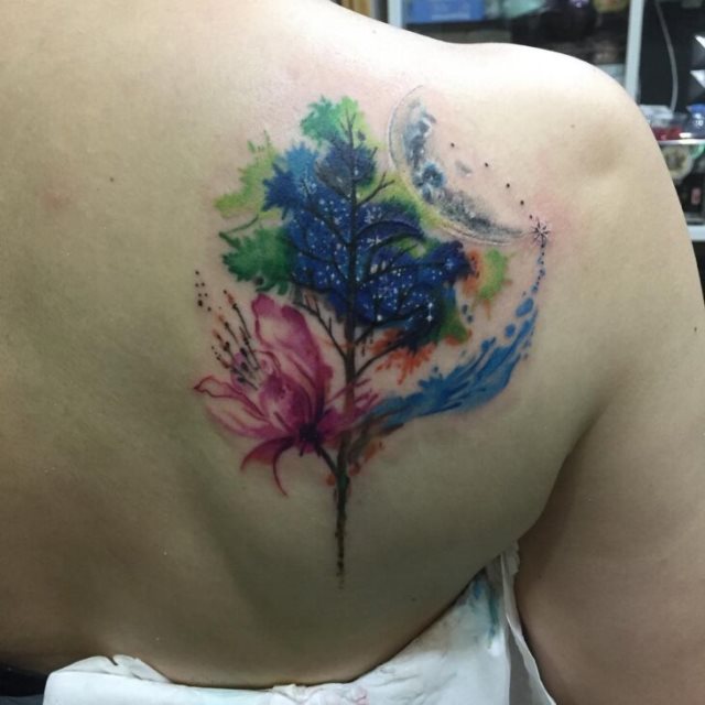 tattoo femenino con un arbol 76
