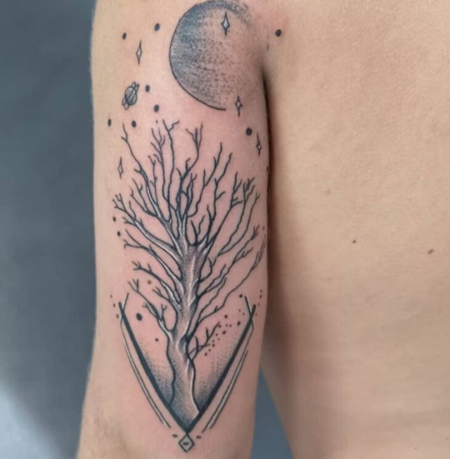 tattoo femenino con un arbol 77