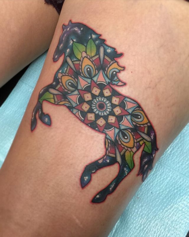 tattoo femenino con un caballo 10