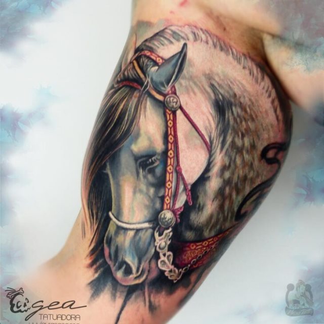 tattoo femenino con un caballo 12