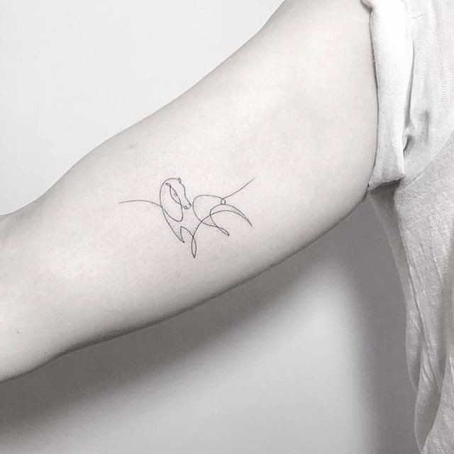 tattoo femenino con un caballo 15