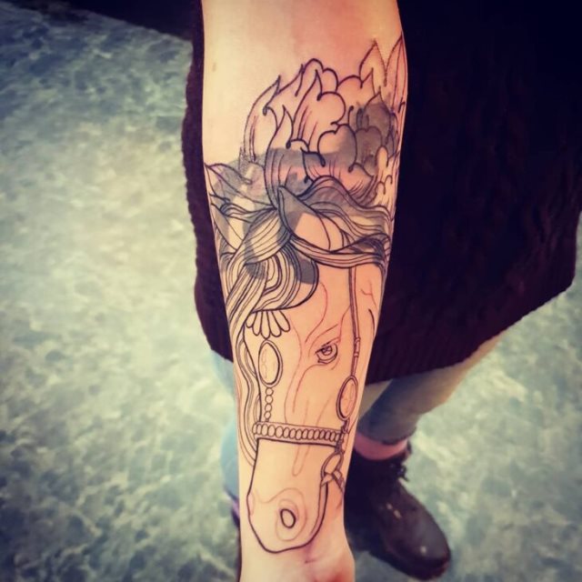 tattoo femenino con un caballo 17
