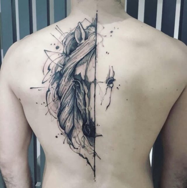 tattoo femenino con un caballo 21